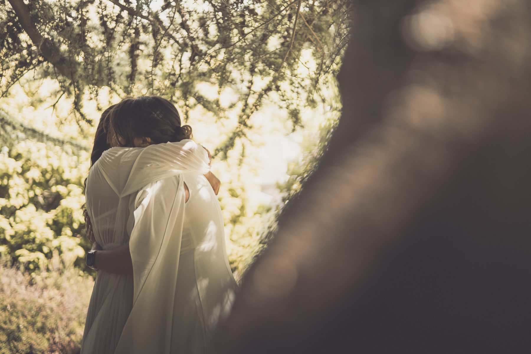 Two newlyweds hand in hand