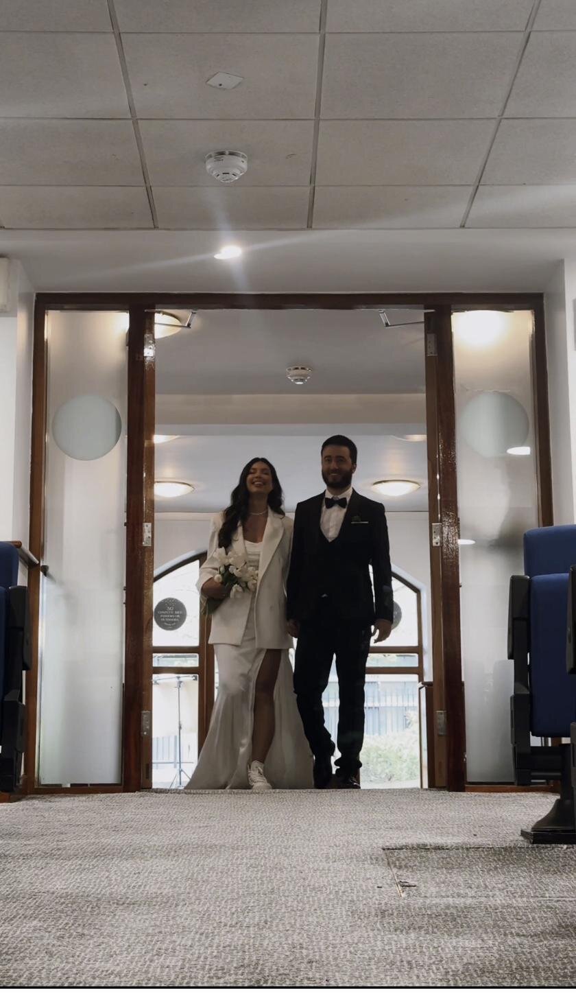 The couple arriving at the registry